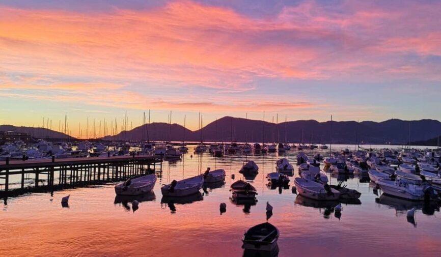 amazing-sunset-in-la-spezia-liguria-italy_t20_kRa3zR-min