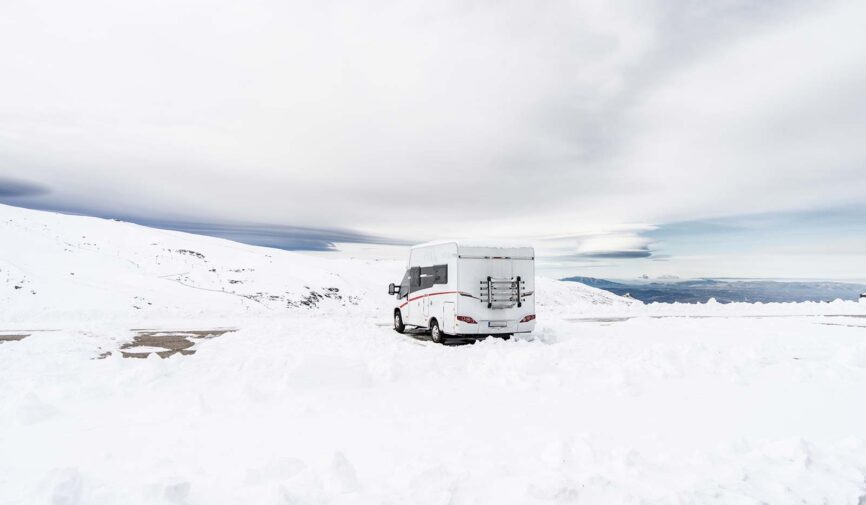motorhome-at-ski-resort-of-sierra-nevada-TJY72D5-min